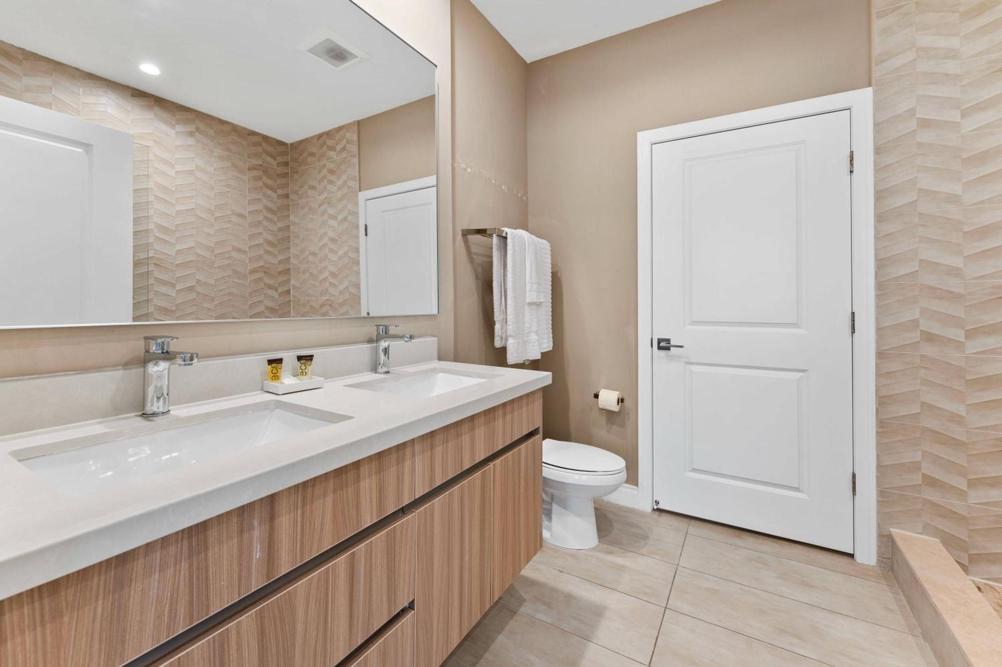 Holiday home 7583 Magic Village Jacuzzi 3 Near 192 And