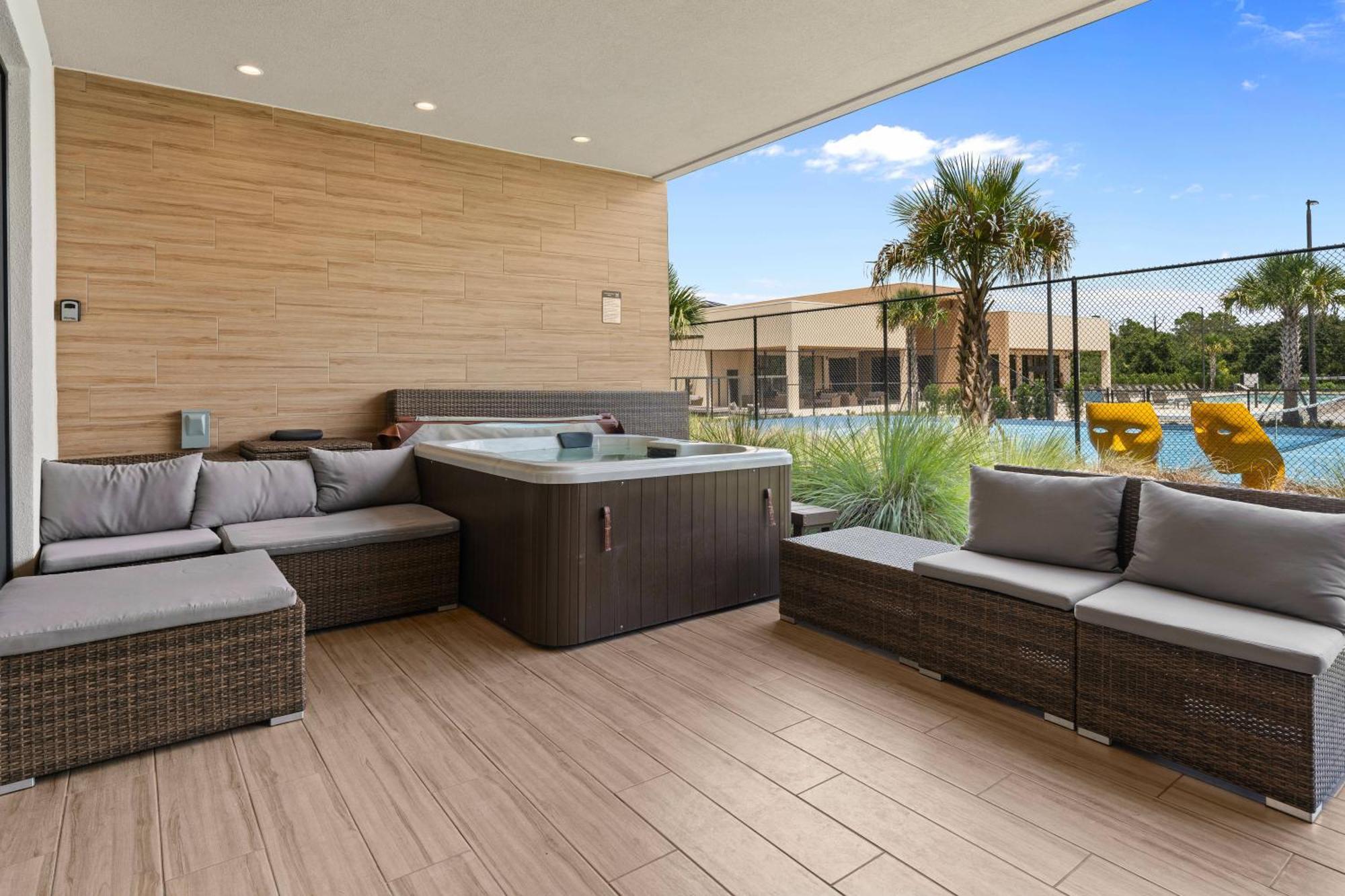 7583 Magic Village Jacuzzi 3 Near 192 And