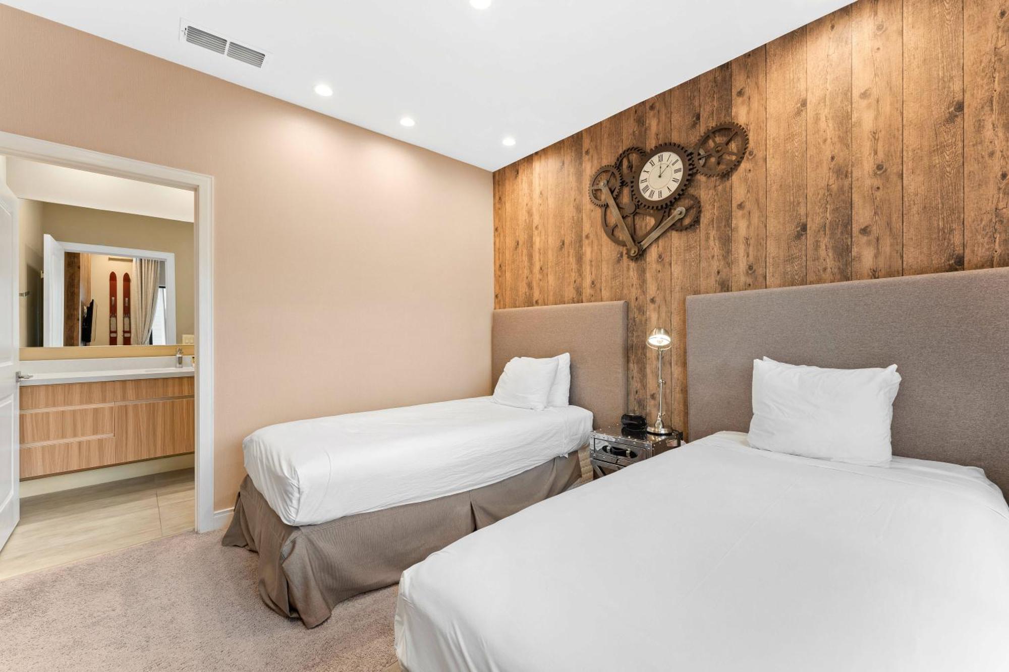 7583 Magic Village Jacuzzi 3 Near 192 And